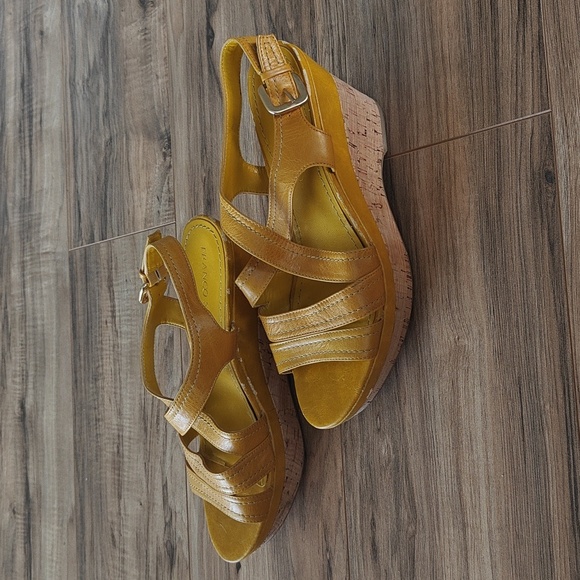 GUC Yellow wedge sandals - Picture 3 of 6